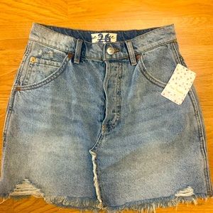 Brand new Free People denim skirt sz 26